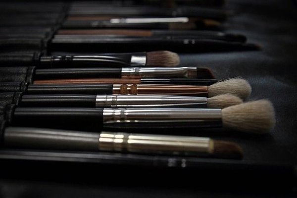 Que faut-il savoir sur le métier de maquilleur professionnel artistique ?