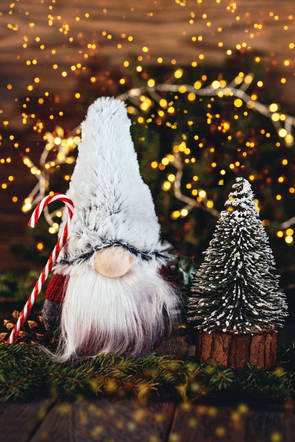 Le rôle du lutin farceur dans les traditions de Noël à travers le monde