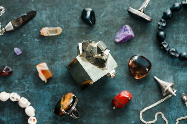 Bijoux personnalisés de haute fantaisie : quelles pierres choisir pour les ornements ?