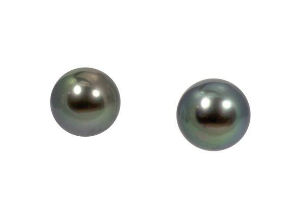 Élégance intemporelle avec des boucles d'oreilles pendantes